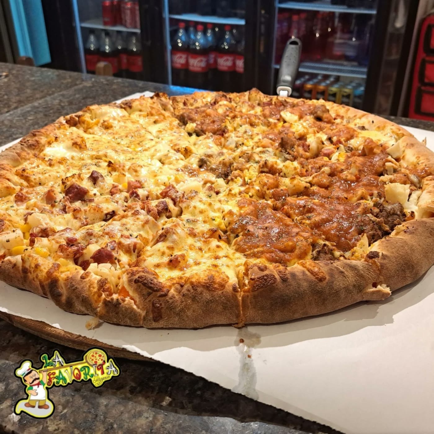 Pizza de frango com catupiry dourada